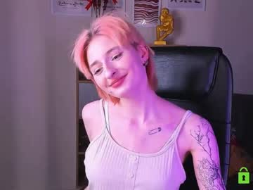 Kira__Cutie Chaturbate stream image from April 21, 2026