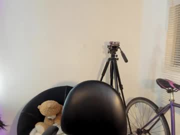 Lindaa_Miller Chaturbate stream image from April 21, 2026