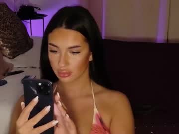Luanaxdess Chaturbate stream image from April 21, 2026