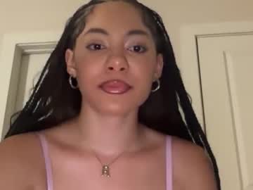 Raevynfoxe Chaturbate stream image from April 22, 2026