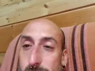 Quentinfollari Chaturbate stream image from April 22, 2026