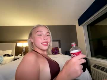 Auroraviixen Chaturbate stream image from April 22, 2026
