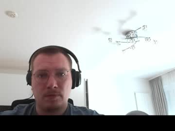 Thisboyislooking Chaturbate stream image from April 22, 2026