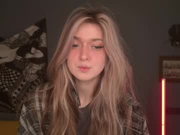 Purple_Averge Chaturbate stream image from April 22, 2026