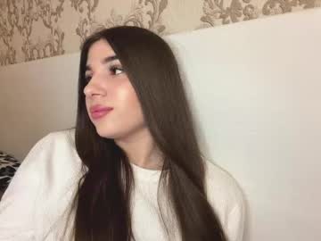 Victoriaslowik Chaturbate stream image from April 22, 2026