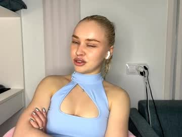 Gennieleakes Chaturbate stream image from April 22, 2026