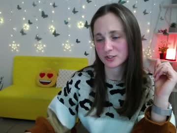 Michellee11 Chaturbate stream image from April 22, 2026