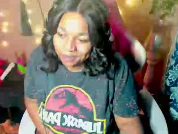 Mercedesredd Chaturbate stream image from April 22, 2026