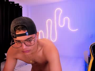 Axelvegax Chaturbate stream image from April 22, 2026