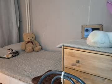 Leilacurson Chaturbate stream image from April 22, 2026