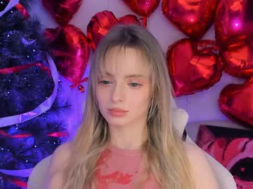 Juliabrewwer Chaturbate stream image from April 22, 2026
