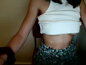 Littleaura Chaturbate stream image from April 22, 2026