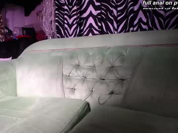 Redroomxx Chaturbate stream image from April 22, 2026