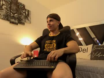 Axelmartinezz Chaturbate stream image from April 22, 2026