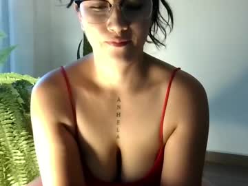 Larajean2196 Chaturbate stream image from April 22, 2026