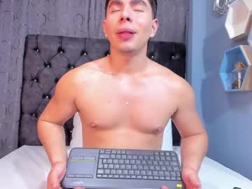 Derkdelavega Chaturbate stream image from April 22, 2026