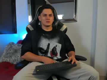 Julian_Wallace Chaturbate stream image from April 22, 2026
