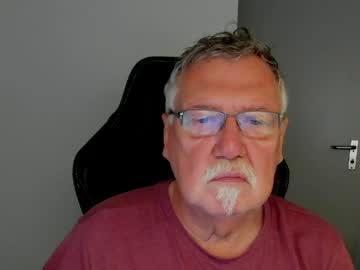Sharlots_Pet Chaturbate stream image from April 23, 2026