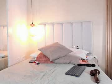 Chanellmoon Chaturbate stream image from April 23, 2026