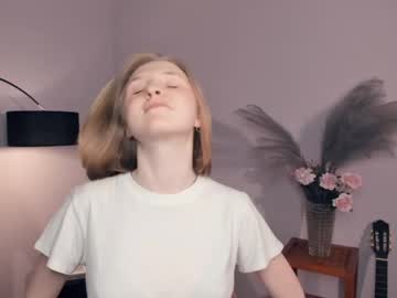 Alaineborg Chaturbate stream image from April 23, 2026