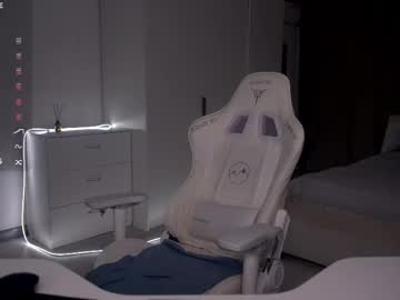 Evelina_Fox Chaturbate stream image from April 23, 2026