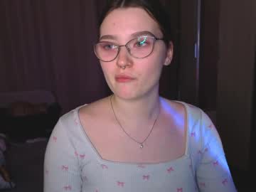 Milliedoll Chaturbate stream image from April 23, 2026