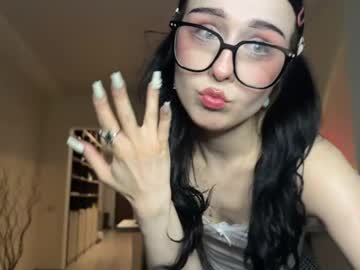 Alicelannei Chaturbate stream image from April 23, 2026