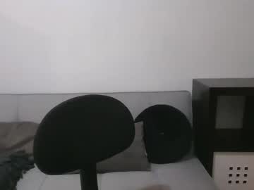 Axuepetitt Chaturbate stream image from April 23, 2026