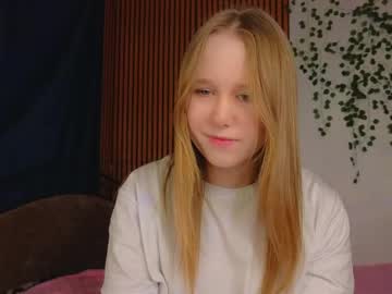 Flirtbubble Chaturbate stream image from April 23, 2026
