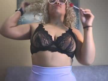 Luana_Curly Chaturbate stream image from April 24, 2026