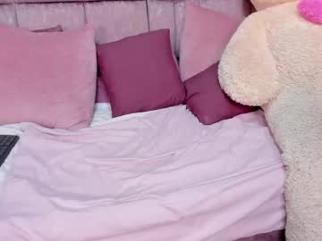 Lunabeckerr Chaturbate stream image from April 24, 2026