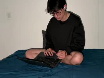 Adrianrossetti Chaturbate stream image from April 24, 2026