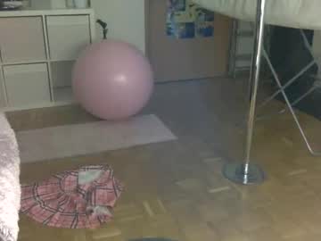 Beamerbarbie Chaturbate stream image from April 24, 2026
