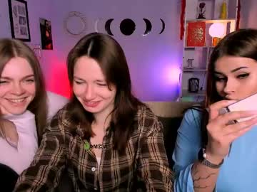 Helli_Belli Chaturbate stream image from April 24, 2026