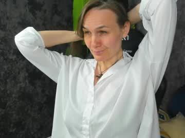 Lillian_White1 Chaturbate stream image from April 25, 2026