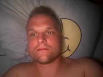 Averagebuthorny Chaturbate stream image from April 25, 2026
