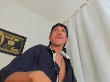 Aaron_Grant Chaturbate stream image from April 25, 2026