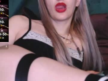 Rileylannax Chaturbate stream image from April 25, 2026