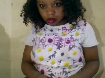Julia2817 Chaturbate stream image from April 25, 2026