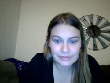 Luucylan3 Chaturbate stream image from April 25, 2026
