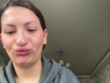 Marquitacapozzoli Chaturbate stream image from April 26, 2026