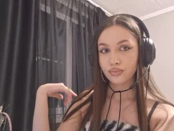 Erinnnaji Chaturbate stream image from April 26, 2026