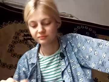 Carissaalderson Chaturbate stream image from April 27, 2026