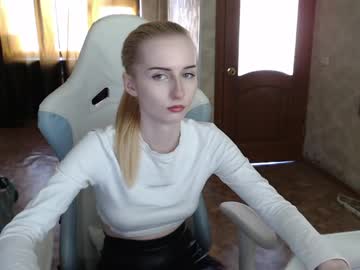 Cutti_Crystal Chaturbate stream image from April 27, 2026