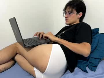 Adrianrossetti Chaturbate stream image from April 27, 2026