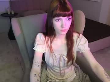 Laineblackwood Chaturbate stream image from April 27, 2026