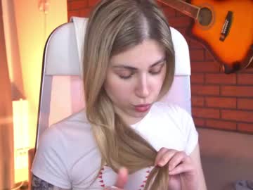 Elliecutes Chaturbate stream image from April 27, 2026