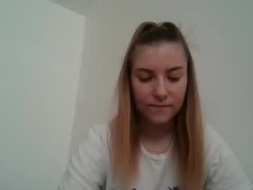 Lunavee713522 Chaturbate stream image from April 27, 2026