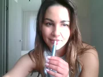 Alisxlovesss Chaturbate stream image from April 27, 2026
