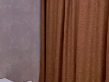 Elizabethcash Chaturbate stream image from April 27, 2026